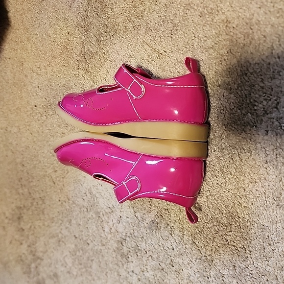 Very cute pink butterfly shoes size 10 - Picture 6 of 8